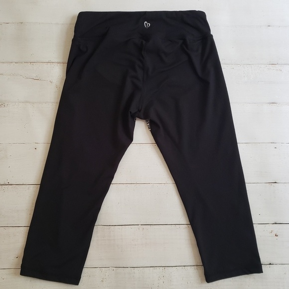 FULL TILT | Sport Capri Leggings | Small - Picture 3 of 8